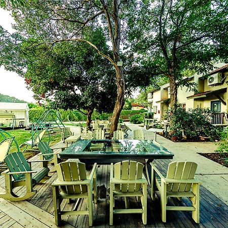 Nuriel Fruit & Guest House Sheʼar Yashuv Kültér fotó