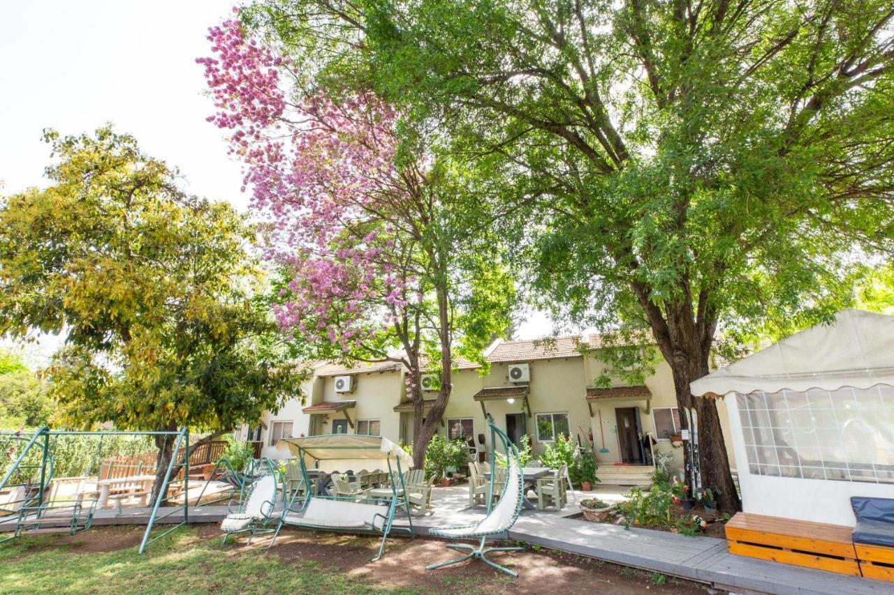 Nuriel Fruit & Guest House Sheʼar Yashuv Kültér fotó