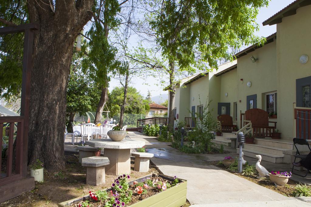 Nuriel Fruit & Guest House Sheʼar Yashuv Kültér fotó