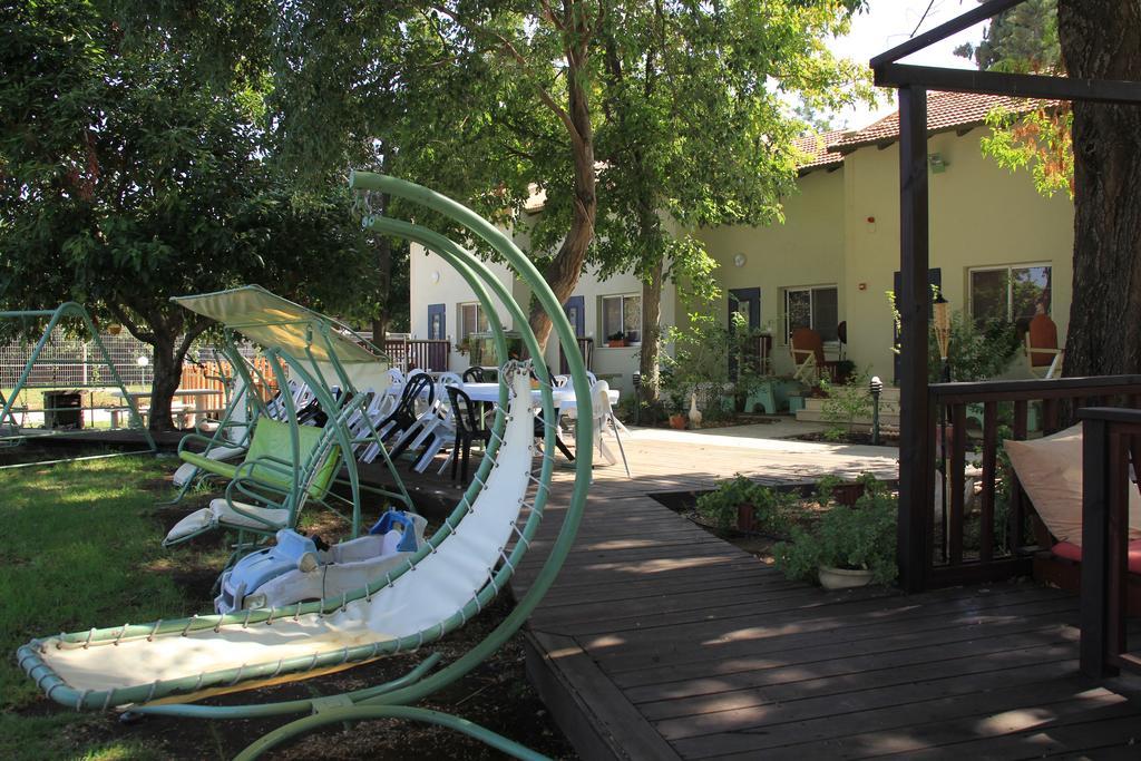 Nuriel Fruit & Guest House Sheʼar Yashuv Kültér fotó